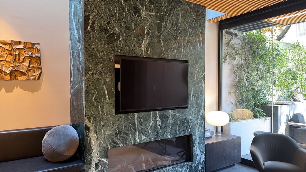 Darlinghurst 高端私宅内的全屋智能控制面板